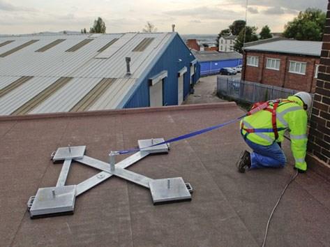 配重塊錨固水平生命線系統