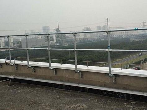 屋頂附墻式護欄