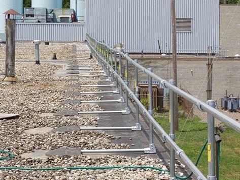 安裝屋面臨邊護欄的規范